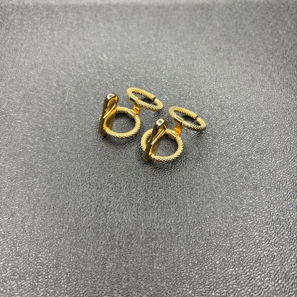 Uniquely Elegant Gold-Tone Cufflinks - Picture 5 of 6